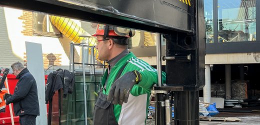 Chauffeur Wilbert aan het werk bij Wielemaker