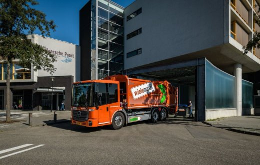 Wielemaker met de eEconic achterlader van Mercedes-Benz