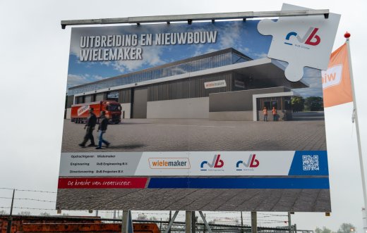 Bouwbord uitbreiding en nieuwbouw Wielemaker 