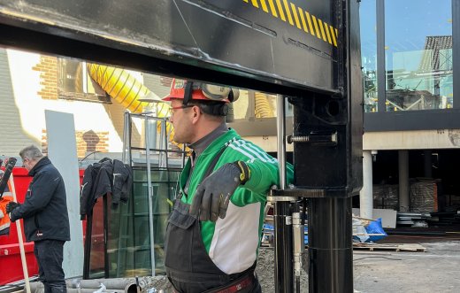 Chauffeur Wilbert aan het werk bij Wielemaker